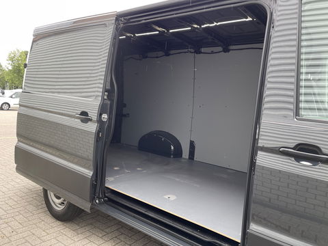 Volkswagen Crafter 35 2.0 TDI 140pk L3H2 Comfortline / vaste prijs rijklaar € 21.950 ex btw / lease vanaf € / airco / cruise / navi / achteruit rijcamera / euro 6 / bpm vrij !