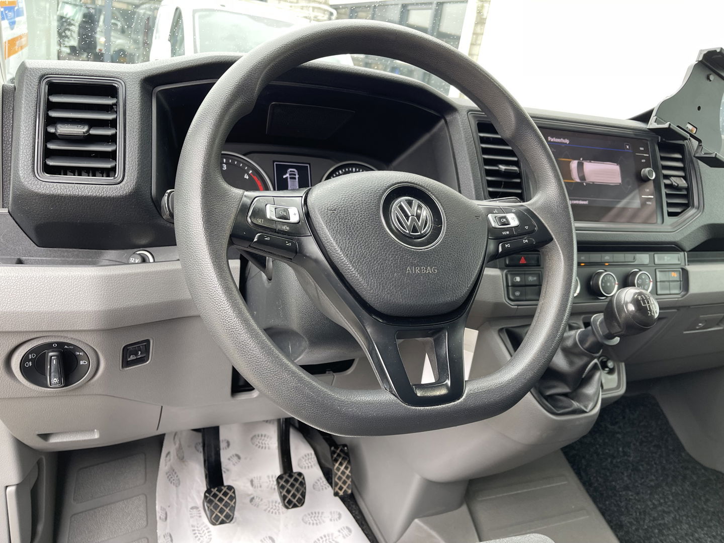 Volkswagen Crafter 35 2.0 TDI 140pk L3H2 Comfortline / vaste prijs rijklaar € 21.950 ex btw / lease vanaf € / airco / cruise / navi / achteruit rijcamera / euro 6 / bpm vrij !