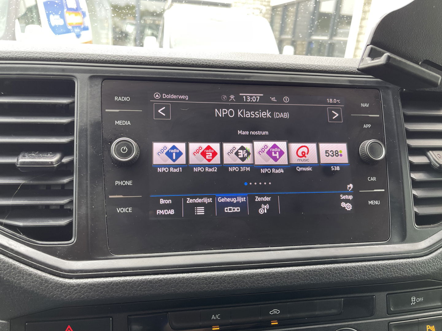 Volkswagen Crafter 35 2.0 TDI 140pk L3H2 Comfortline / vaste prijs rijklaar € 21.950 ex btw / lease vanaf € / airco / cruise / navi / achteruit rijcamera / euro 6 / bpm vrij !