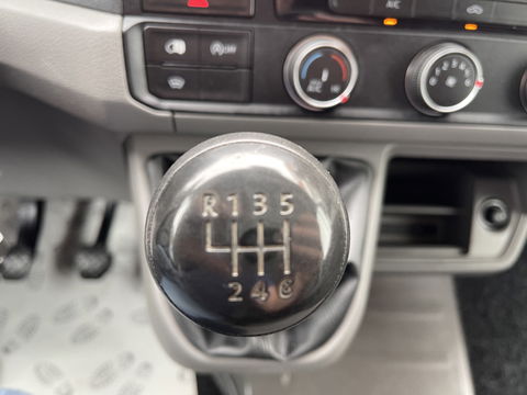 Volkswagen Crafter 35 2.0 TDI 140pk L3H2 Comfortline / vaste prijs rijklaar € 21.950 ex btw / lease vanaf € / airco / cruise / navi / achteruit rijcamera / euro 6 / bpm vrij !