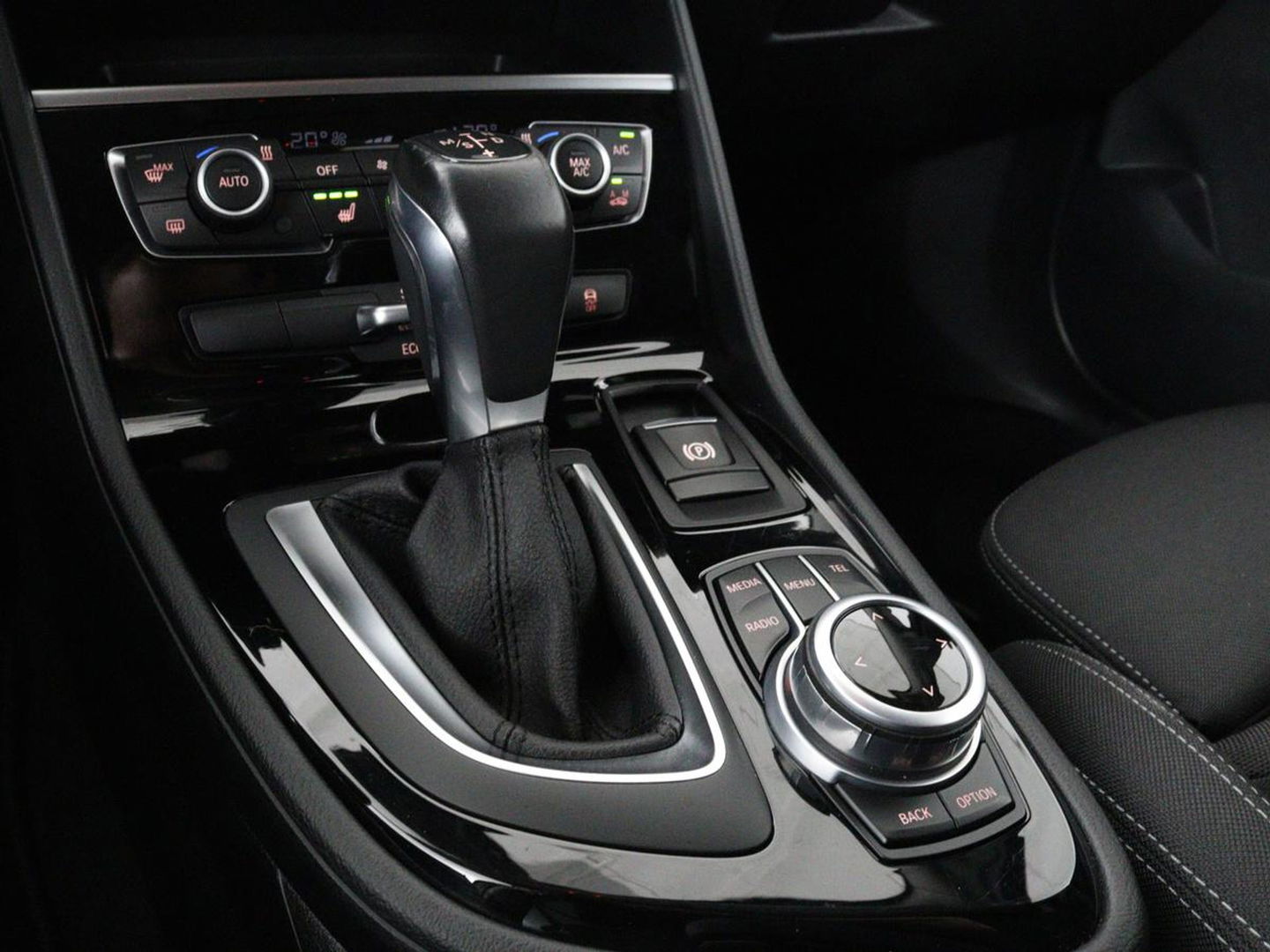 BMW 2 Serie Gran Tourer 218d Advantage | Sportstoelen | Stoelverwarming | Navigatie | Bluetooth | Parkeerhulp | Climate control | Cruise control