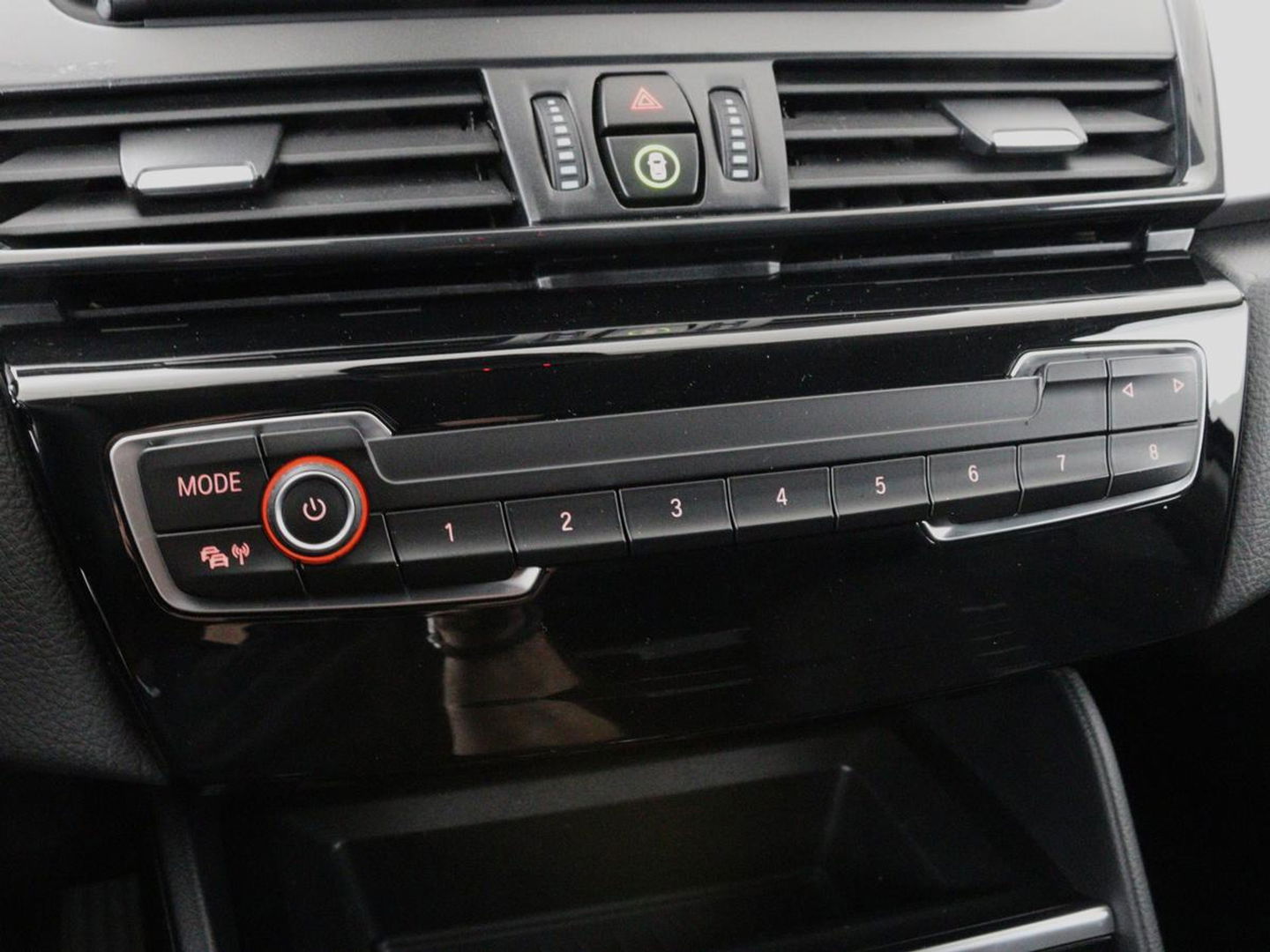 BMW 2 Serie Gran Tourer 218d Advantage | Sportstoelen | Stoelverwarming | Navigatie | Bluetooth | Parkeerhulp | Climate control | Cruise control