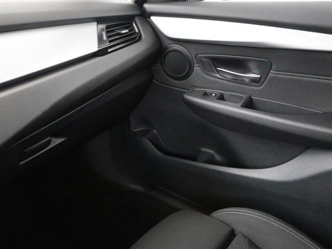 BMW 2 Serie Gran Tourer 218d Advantage | Sportstoelen | Stoelverwarming | Navigatie | Bluetooth | Parkeerhulp | Climate control | Cruise control