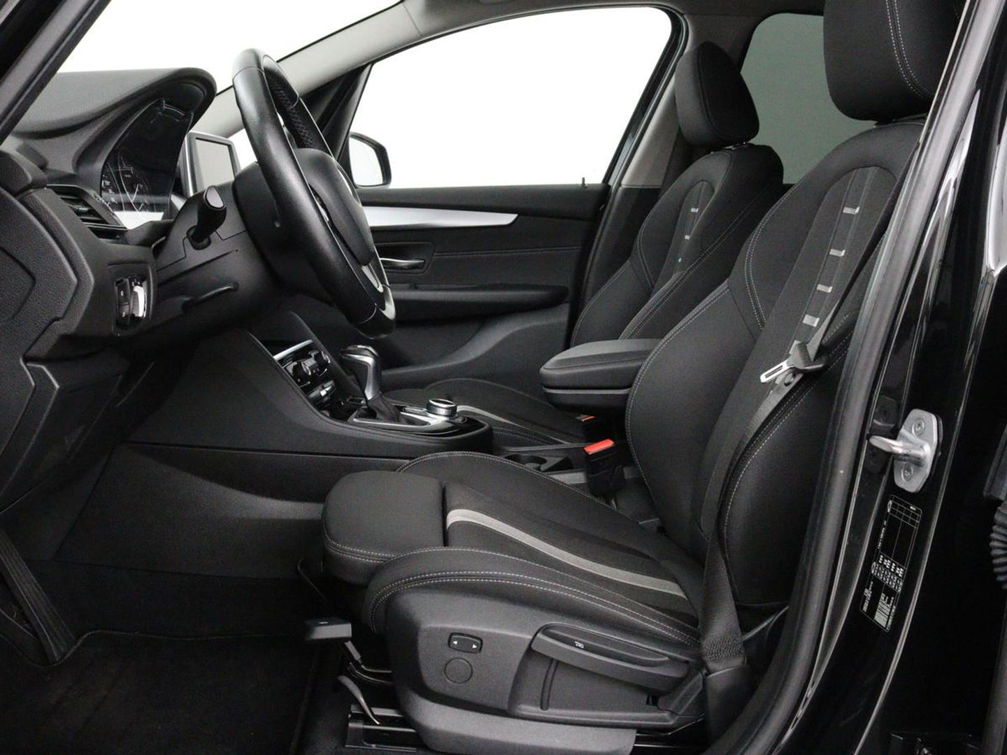 BMW 2 Serie Gran Tourer 218d Advantage | Sportstoelen | Stoelverwarming | Navigatie | Bluetooth | Parkeerhulp | Climate control | Cruise control