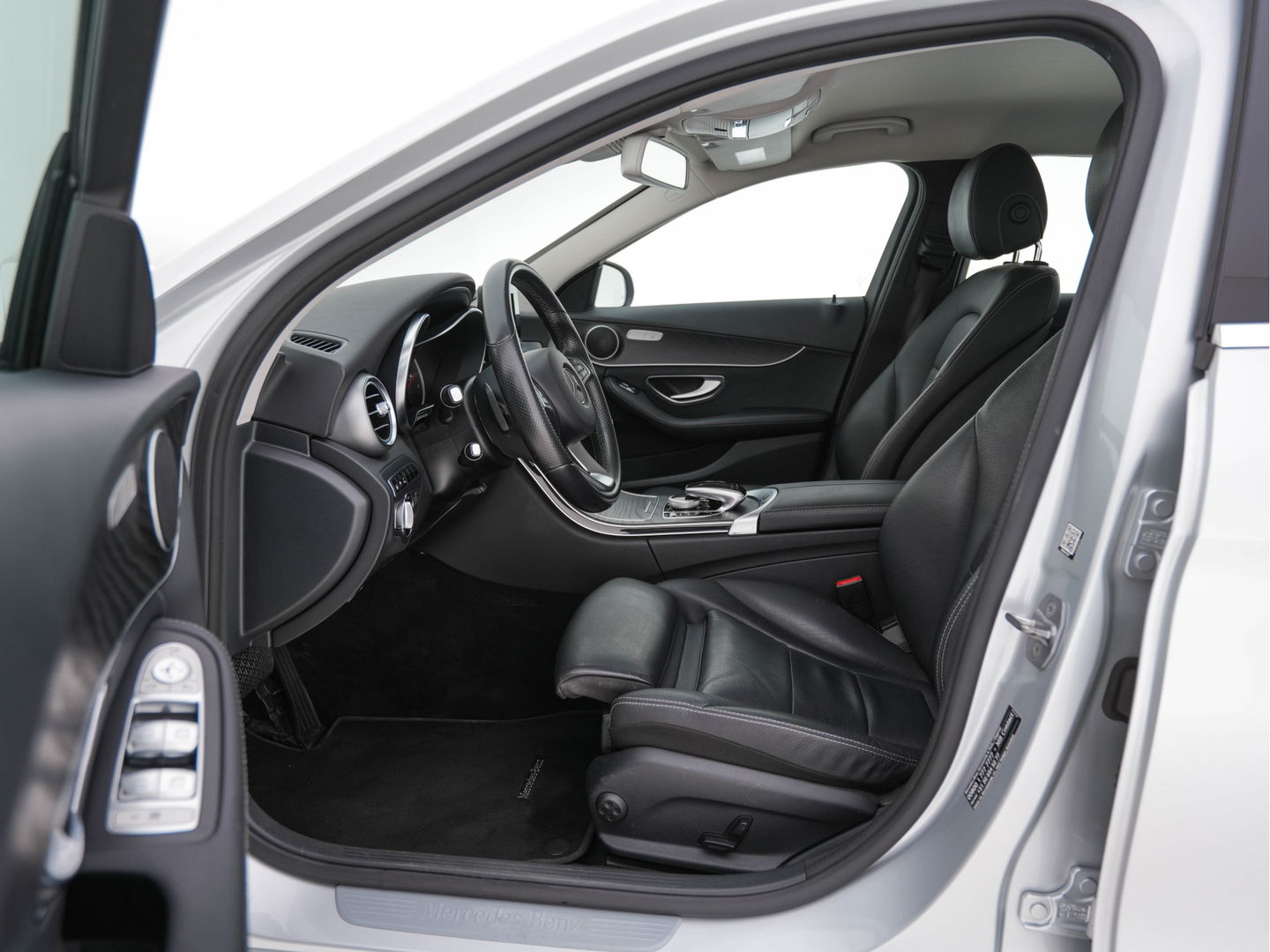 Mercedes-Benz C-Klasse 350 e Lease Edition Plus Avantgarde--Pack *FULL-LEATHER | FULL-LED | DISTRONIC | BLINDSPOT | AIRMATIC | NAVI-FULLMAP | CAMERA | HEATED-SEATS | SPORT-SEATS | ECC | LANE-ASSIST | SHIFT-PADDLES | PDC | KEYLESS  | 17''ALU *