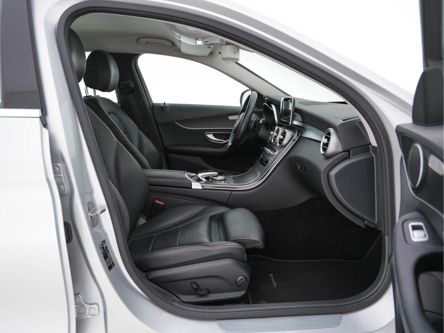 Mercedes-Benz C-Klasse 350 e Lease Edition Plus Avantgarde--Pack *FULL-LEATHER | FULL-LED | DISTRONIC | BLINDSPOT | AIRMATIC | NAVI-FULLMAP | CAMERA | HEATED-SEATS | SPORT-SEATS | ECC | LANE-ASSIST | SHIFT-PADDLES | PDC | KEYLESS  | 17''ALU *
