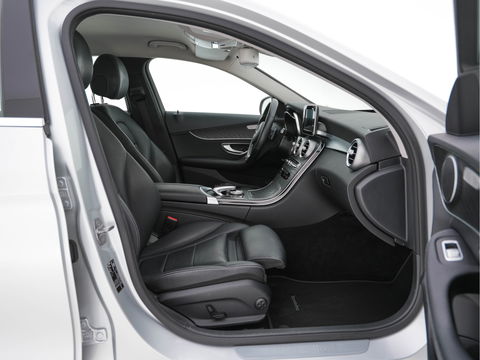 Mercedes-Benz C-Klasse 350 e Lease Edition Plus Avantgarde--Pack *FULL-LEATHER | FULL-LED | DISTRONIC | BLINDSPOT | AIRMATIC | NAVI-FULLMAP | CAMERA | HEATED-SEATS | SPORT-SEATS | ECC | LANE-ASSIST | SHIFT-PADDLES | PDC | KEYLESS  | 17''ALU *