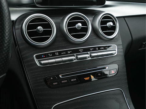 Mercedes-Benz C-Klasse 350 e Lease Edition Plus Avantgarde--Pack *FULL-LEATHER | FULL-LED | DISTRONIC | BLINDSPOT | AIRMATIC | NAVI-FULLMAP | CAMERA | HEATED-SEATS | SPORT-SEATS | ECC | LANE-ASSIST | SHIFT-PADDLES | PDC | KEYLESS  | 17''ALU *