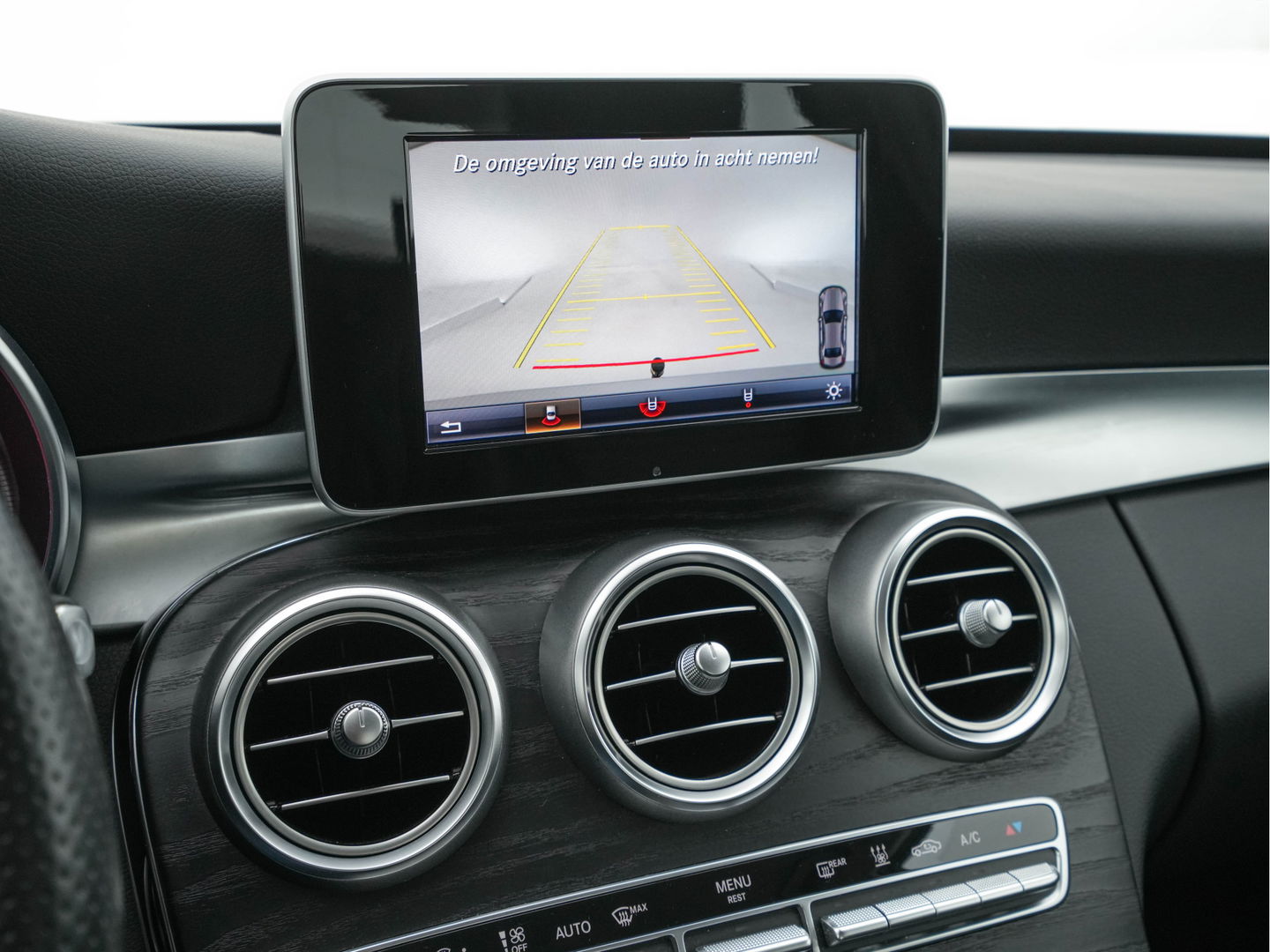 Mercedes-Benz C-Klasse 350 e Lease Edition Plus Avantgarde--Pack *FULL-LEATHER | FULL-LED | DISTRONIC | BLINDSPOT | AIRMATIC | NAVI-FULLMAP | CAMERA | HEATED-SEATS | SPORT-SEATS | ECC | LANE-ASSIST | SHIFT-PADDLES | PDC | KEYLESS  | 17''ALU *