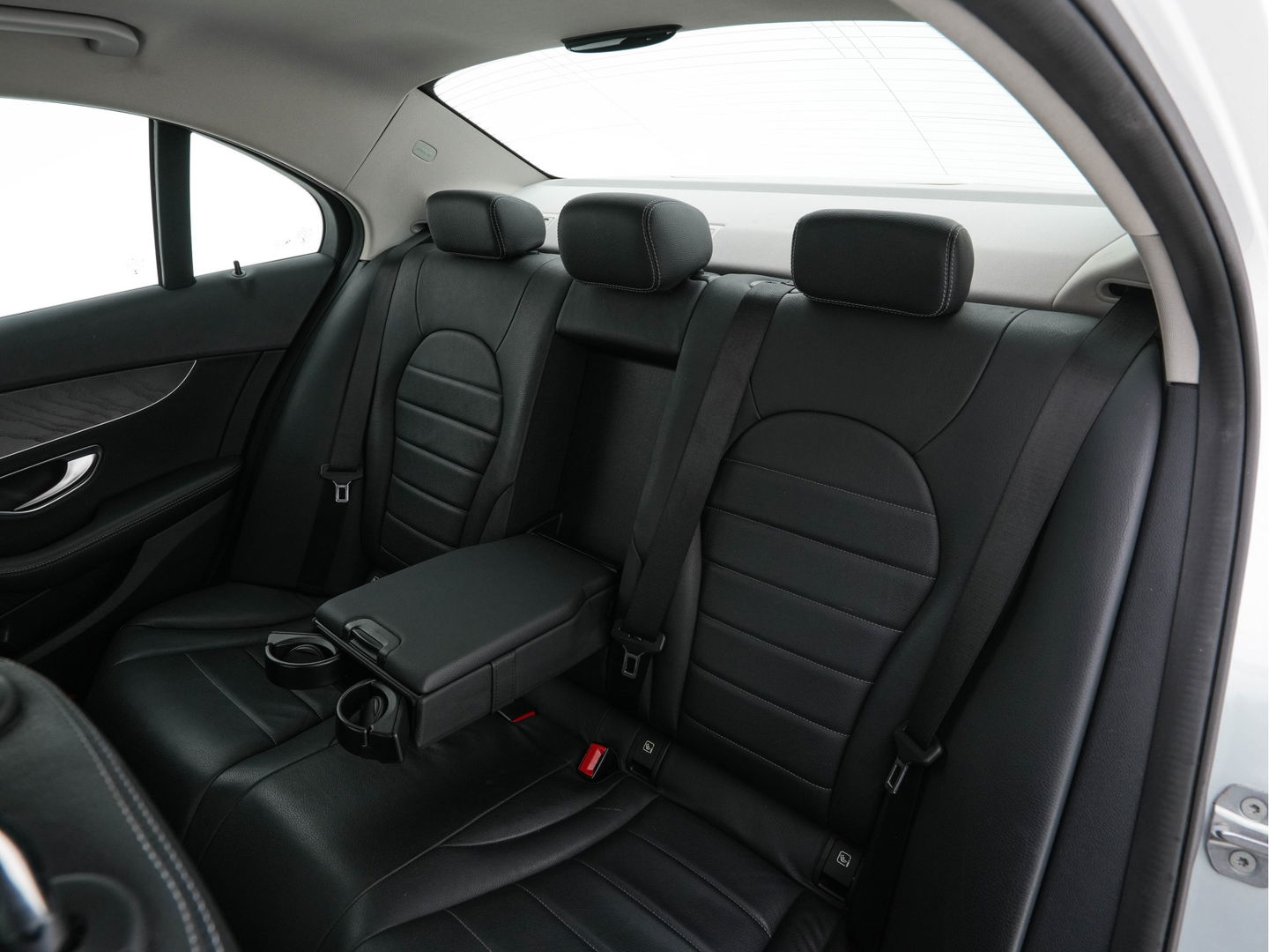 Mercedes-Benz C-Klasse 350 e Lease Edition Plus Avantgarde--Pack *FULL-LEATHER | FULL-LED | DISTRONIC | BLINDSPOT | AIRMATIC | NAVI-FULLMAP | CAMERA | HEATED-SEATS | SPORT-SEATS | ECC | LANE-ASSIST | SHIFT-PADDLES | PDC | KEYLESS  | 17''ALU *