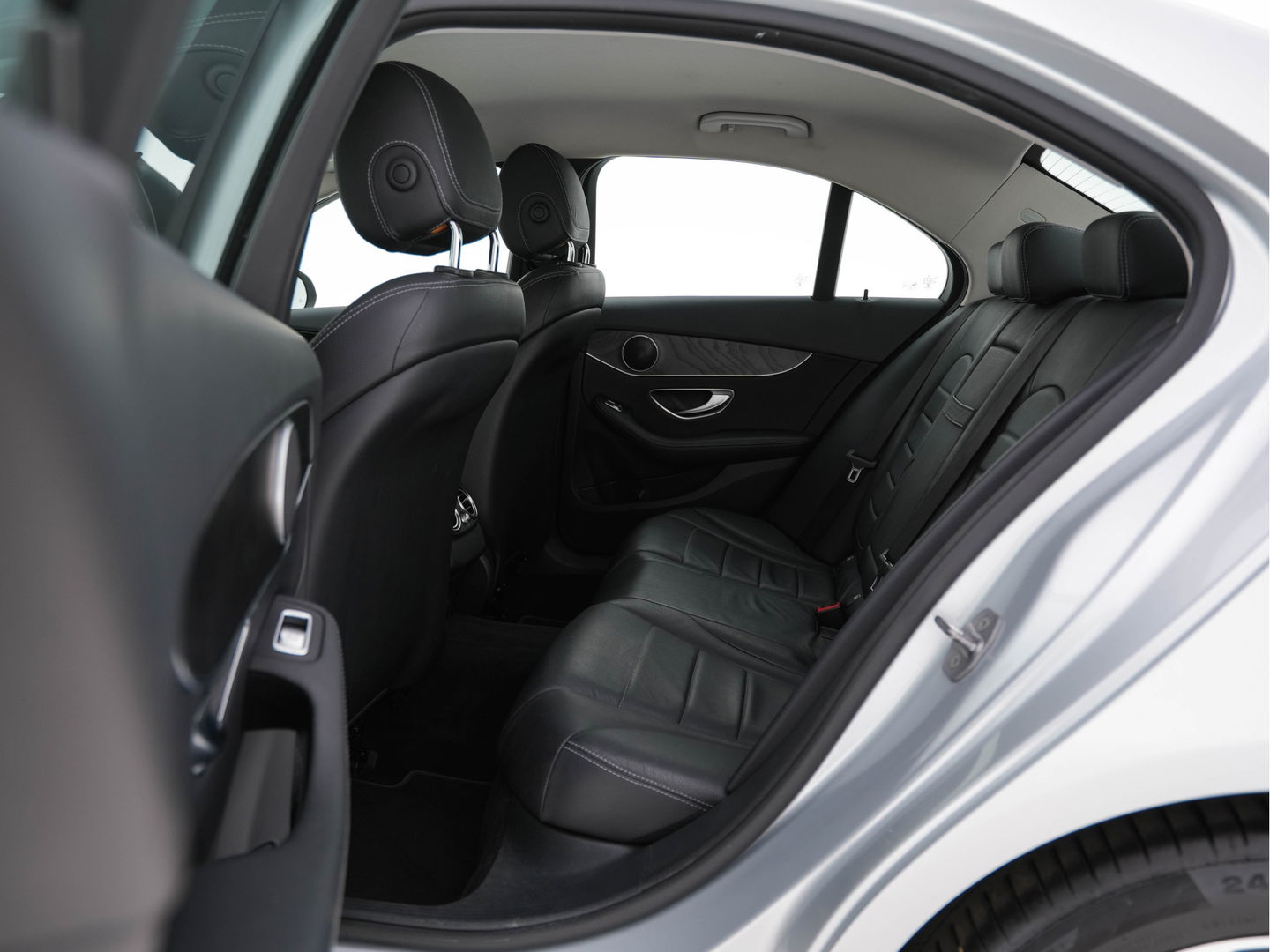 Mercedes-Benz C-Klasse 350 e Lease Edition Plus Avantgarde--Pack *FULL-LEATHER | FULL-LED | DISTRONIC | BLINDSPOT | AIRMATIC | NAVI-FULLMAP | CAMERA | HEATED-SEATS | SPORT-SEATS | ECC | LANE-ASSIST | SHIFT-PADDLES | PDC | KEYLESS  | 17''ALU *