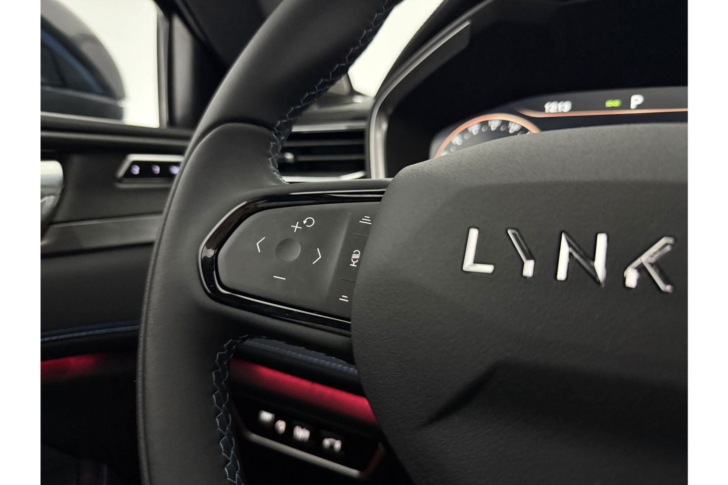 Lynk Co 01 1.5 262PK Hybride Pano LED Sfeerverl. Virtual 360Camera Carplay ACC Memory Clima Navi 20"LMV