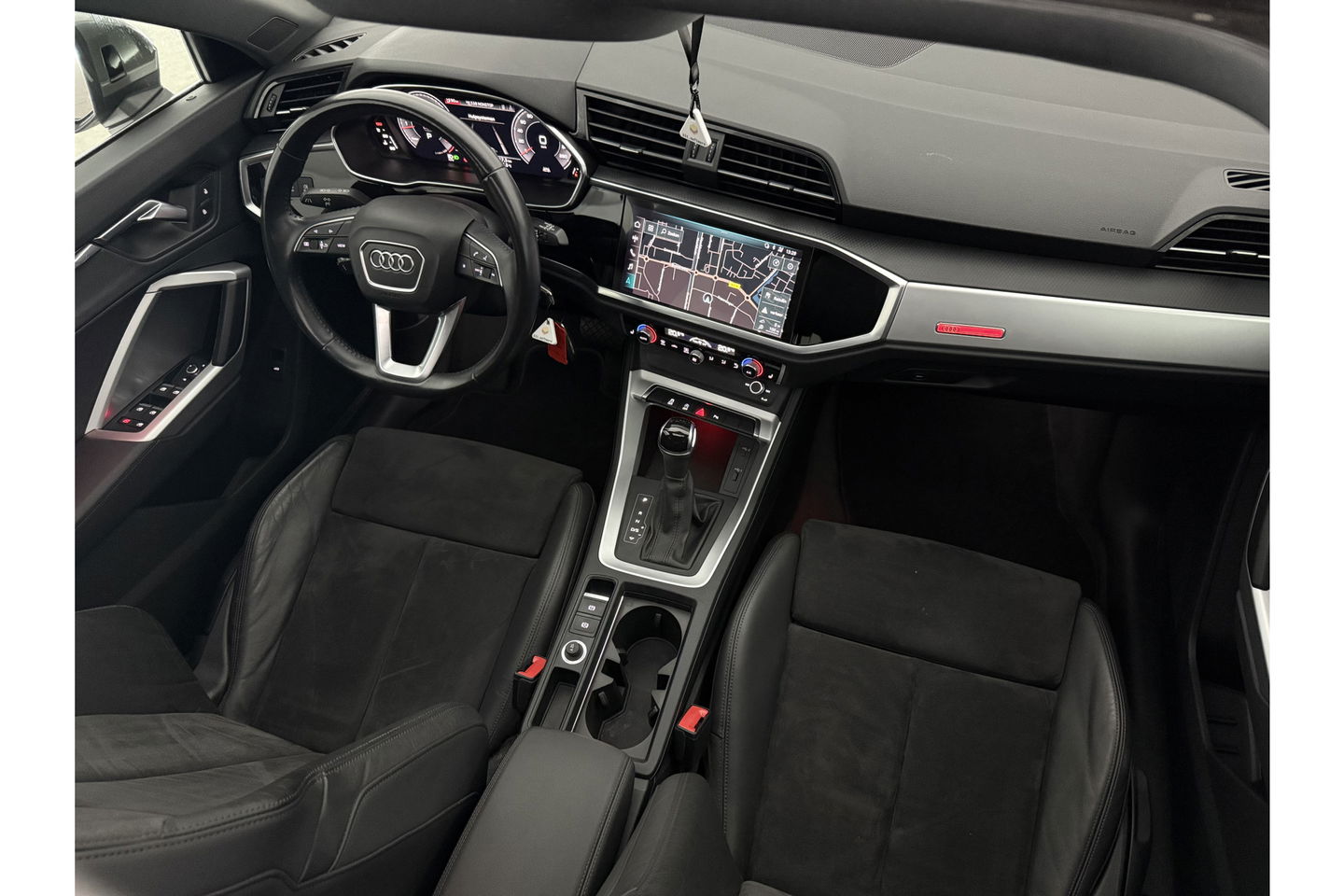 Audi Q3 35 TFSI 150PK Pano Trekhaak Sfeer LED Virtual Carplay Camera Clima Cruise Navi PDC 19''LMV