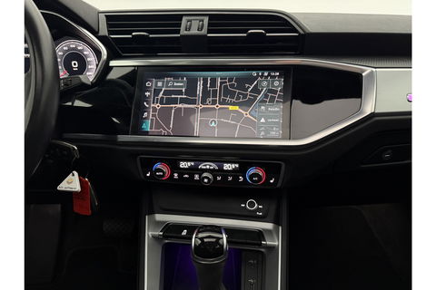Audi Q3 35 TFSI 150PK Pano Trekhaak Sfeer LED Virtual Carplay Camera Clima Cruise Navi PDC 19''LMV