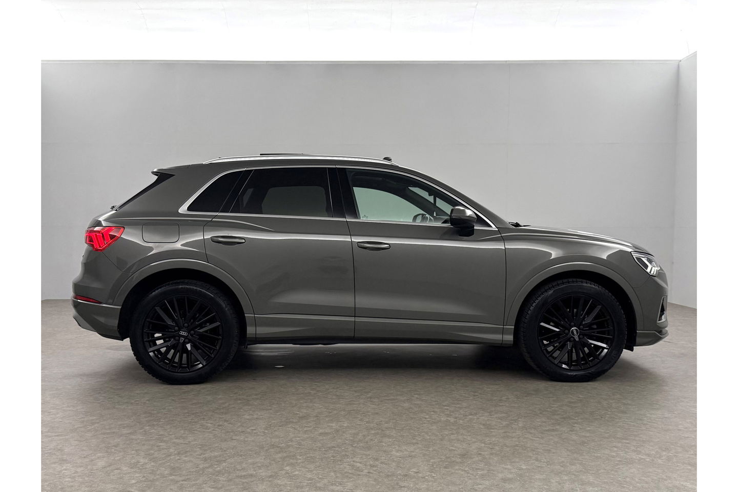 Audi Q3 35 TFSI 150PK Pano Trekhaak Sfeer LED Virtual Carplay Camera Clima Cruise Navi PDC 19''LMV