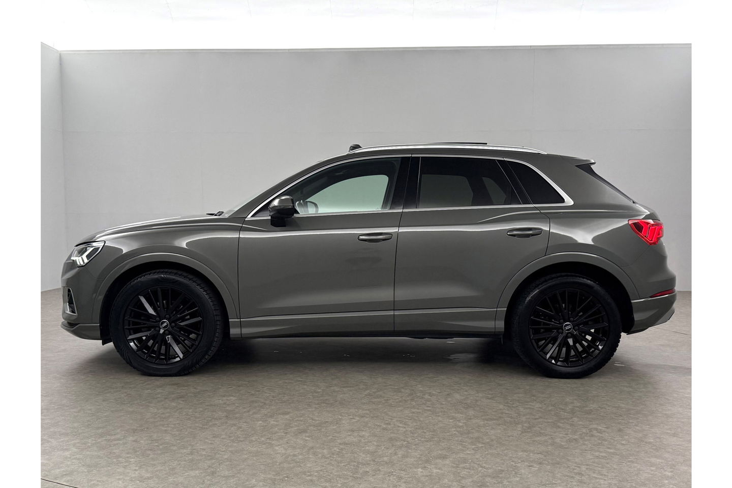 Audi Q3 35 TFSI 150PK Pano Trekhaak Sfeer LED Virtual Carplay Camera Clima Cruise Navi PDC 19''LMV