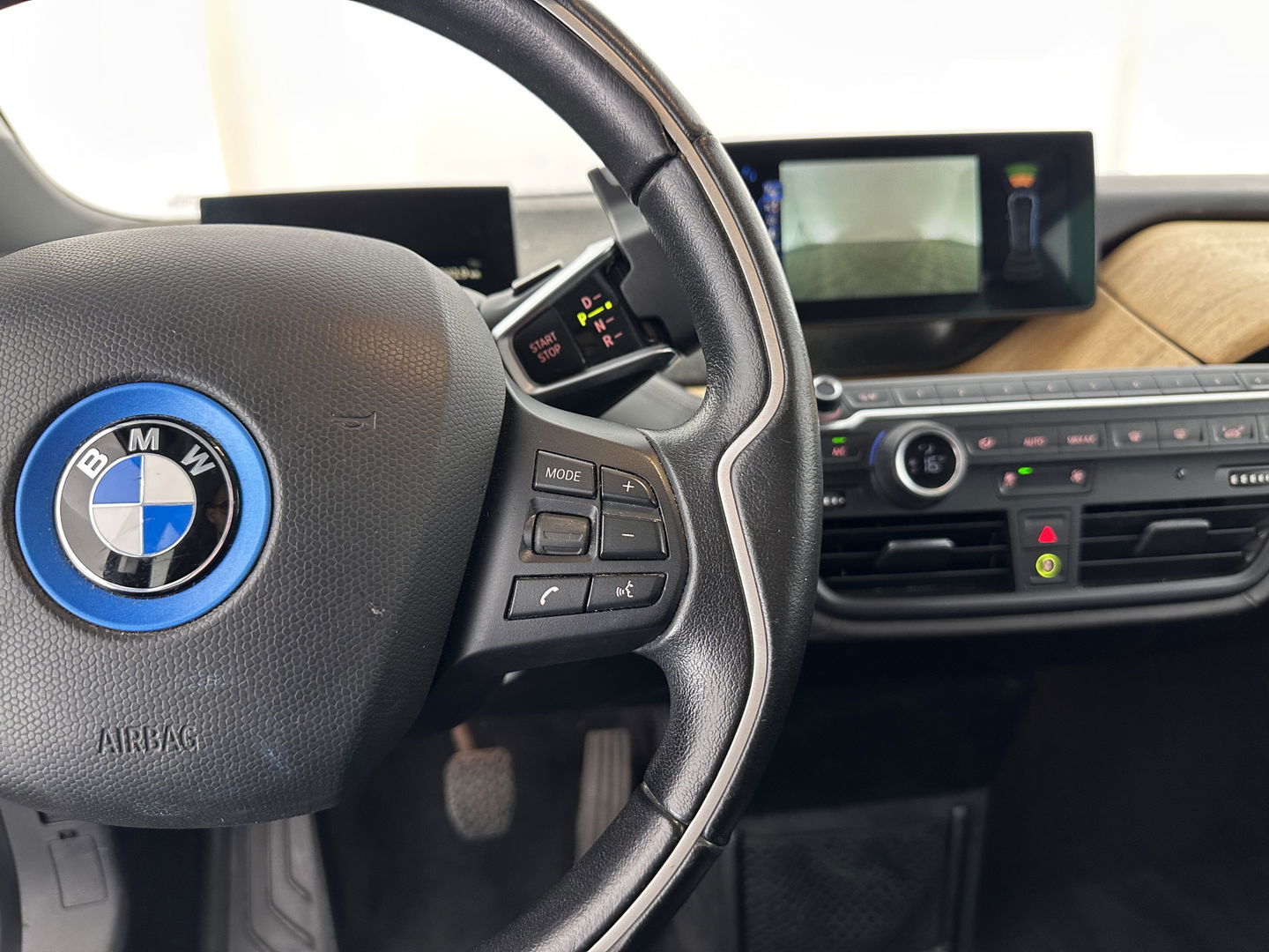 BMW i3 Range Extender Comfort Advance *LUXURY-LEATHER | NAVI-FULLMAP | CAMERA | HEATED-COMFORTSEATS | LANE-ASSIST | CCS-FASTLOADER | ADAPTIVE-CRUISE | ECC | DIGI-COCKPIT | PDC | 20''ALU*