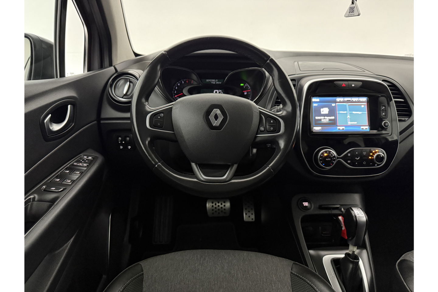 Renault Captur 1.3 TCe Intens 150PK Clima Camera Carplay LED Trekhaak Navigatie PDC 17"LMV