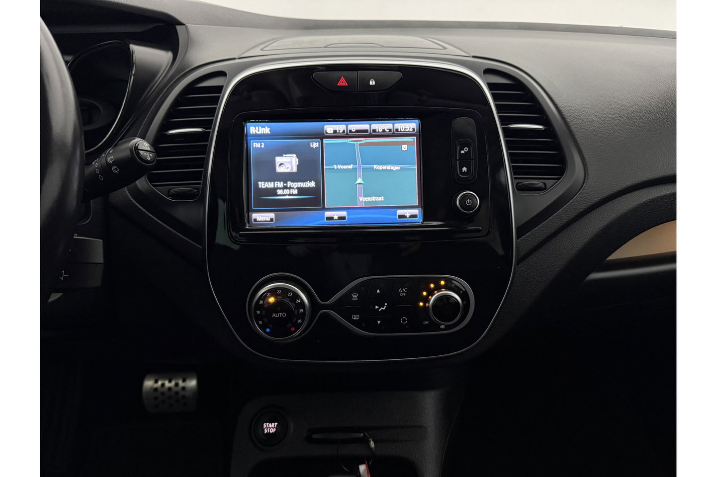 Renault Captur 1.3 TCe Intens 150PK Clima Camera Carplay LED Trekhaak Navigatie PDC 17"LMV