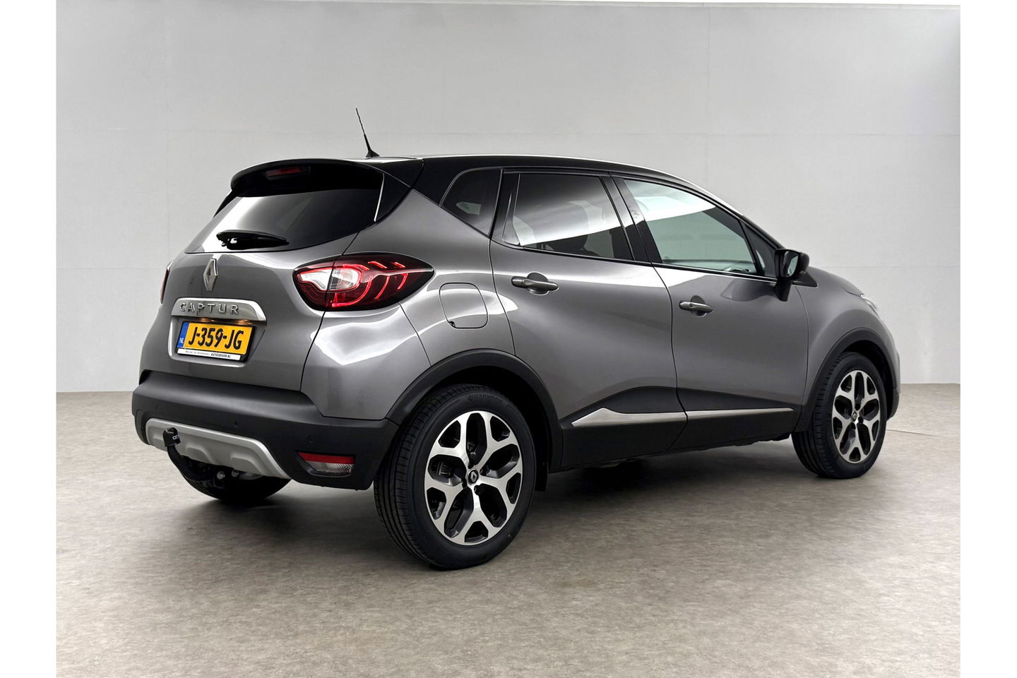 Renault Captur 1.3 TCe Intens 150PK Clima Camera Carplay LED Trekhaak Navigatie PDC 17"LMV