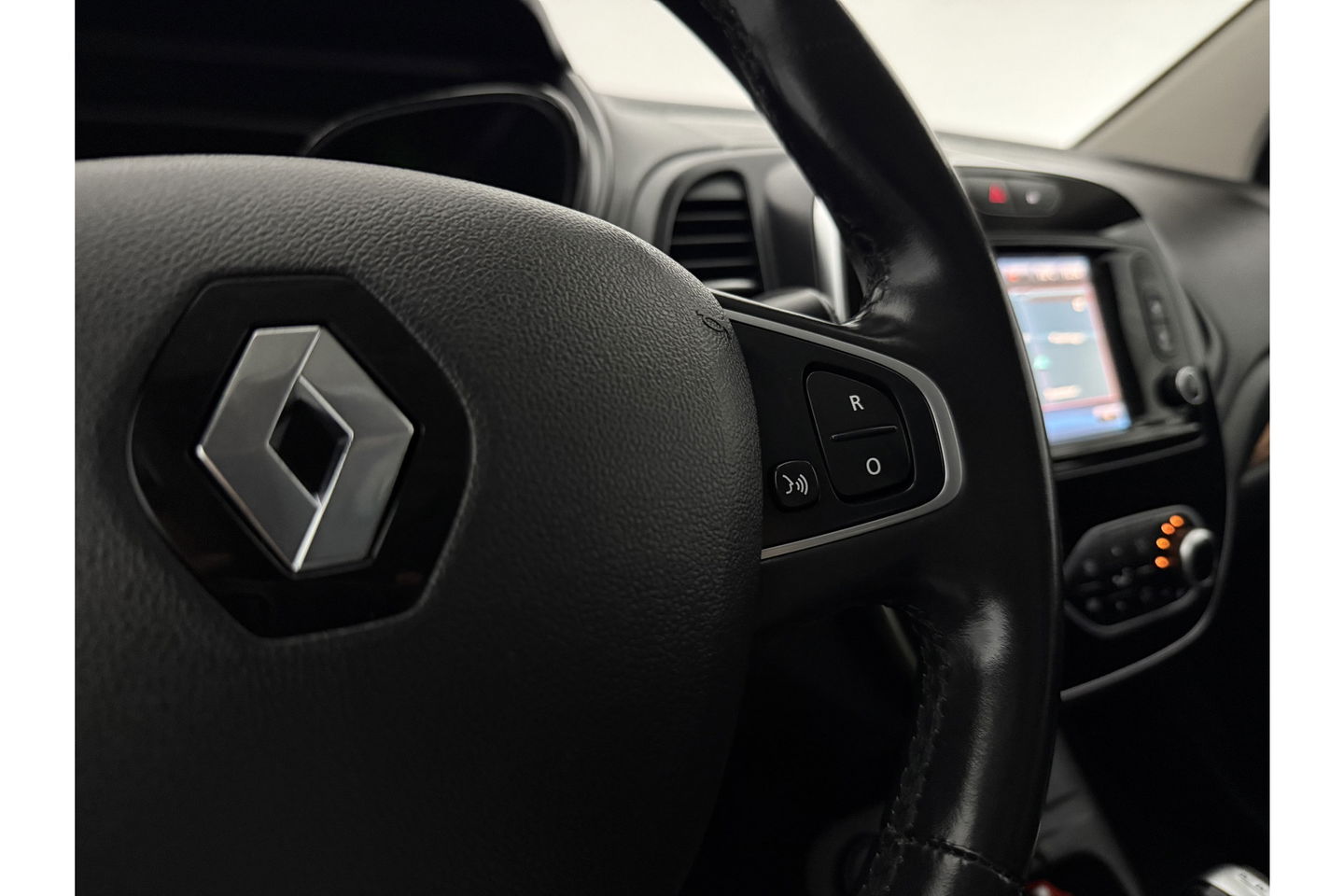 Renault Captur 1.3 TCe Intens 150PK Clima Camera Carplay LED Trekhaak Navigatie PDC 17"LMV