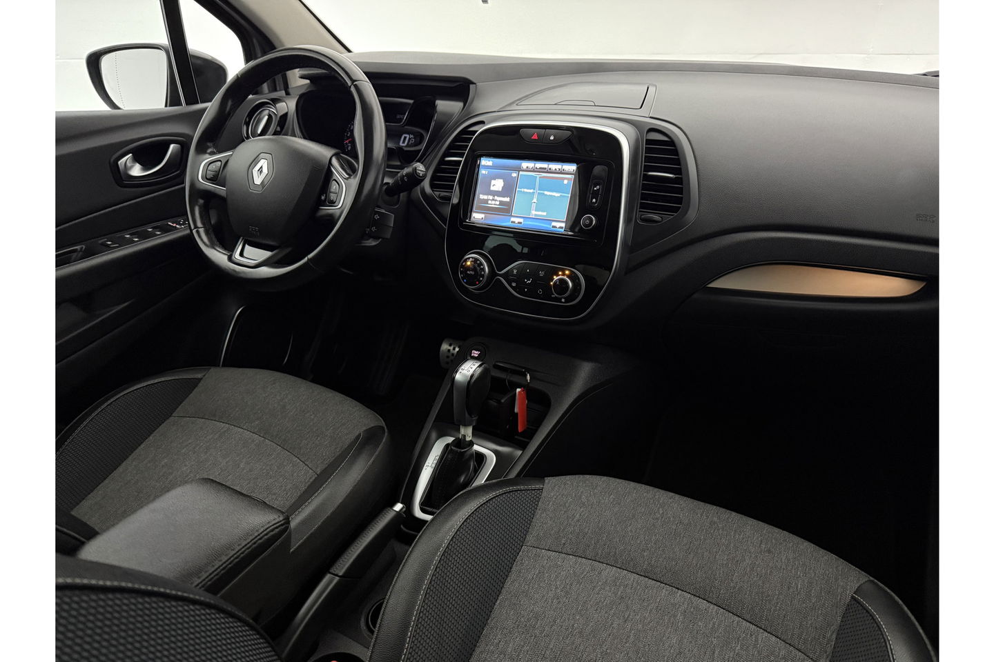 Renault Captur 1.3 TCe Intens 150PK Clima Camera Carplay LED Trekhaak Navigatie PDC 17"LMV