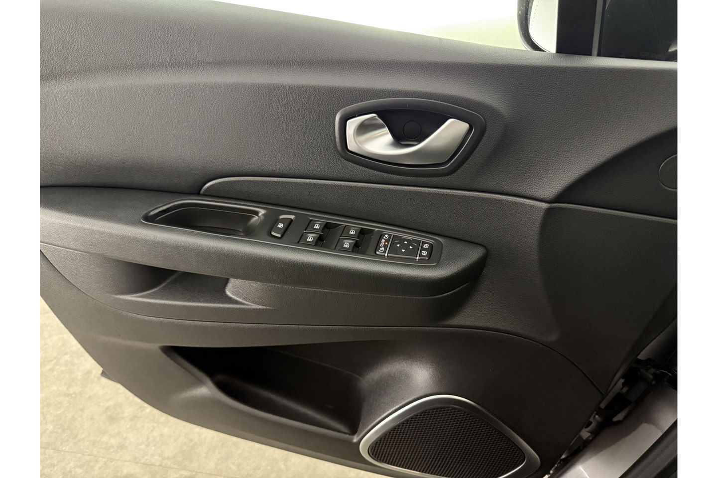 Renault Captur 1.3 TCe Intens 150PK Clima Camera Carplay LED Trekhaak Navigatie PDC 17"LMV