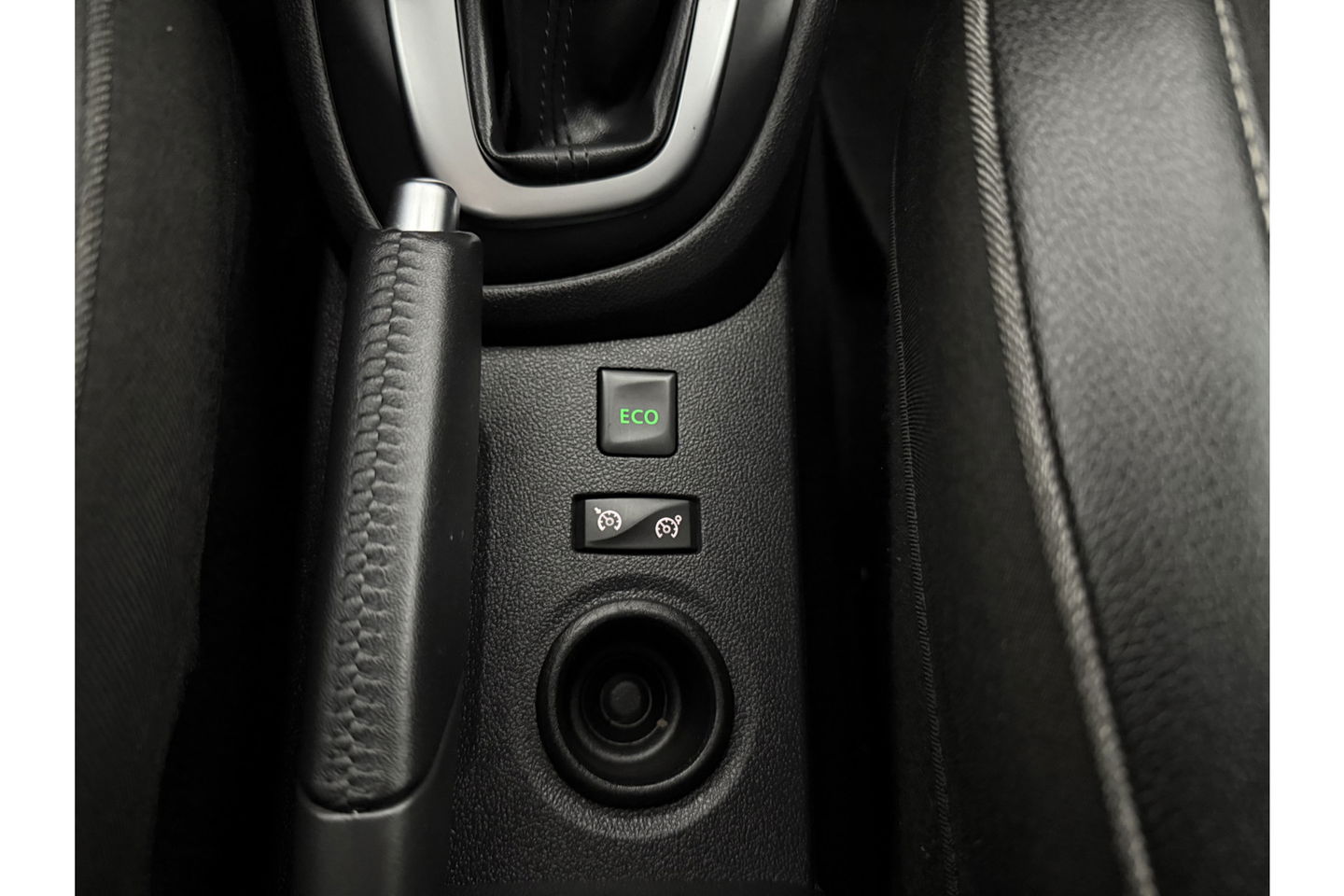 Renault Captur 1.3 TCe Intens 150PK Clima Camera Carplay LED Trekhaak Navigatie PDC 17"LMV