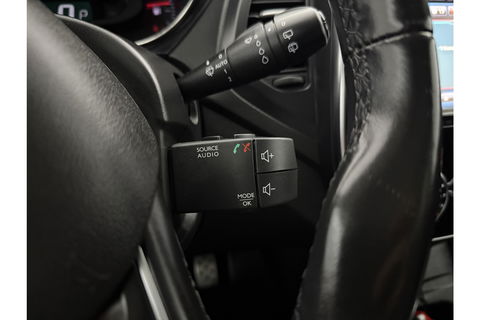 Renault Captur 1.3 TCe Intens 150PK Clima Camera Carplay LED Trekhaak Navigatie PDC 17"LMV