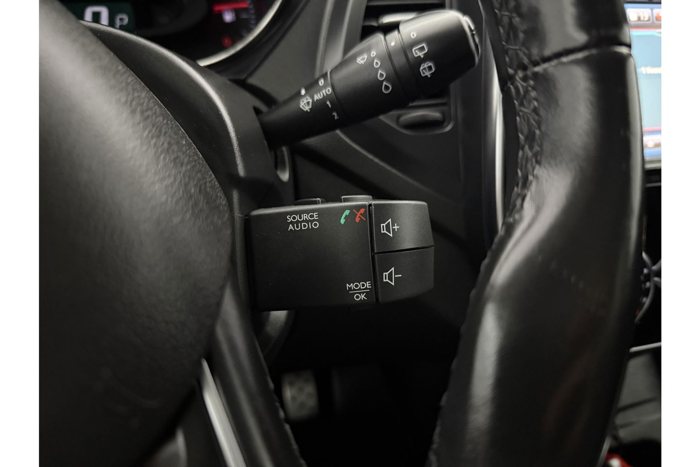 Renault Captur 1.3 TCe Intens 150PK Clima Camera Carplay LED Trekhaak Navigatie PDC 17"LMV