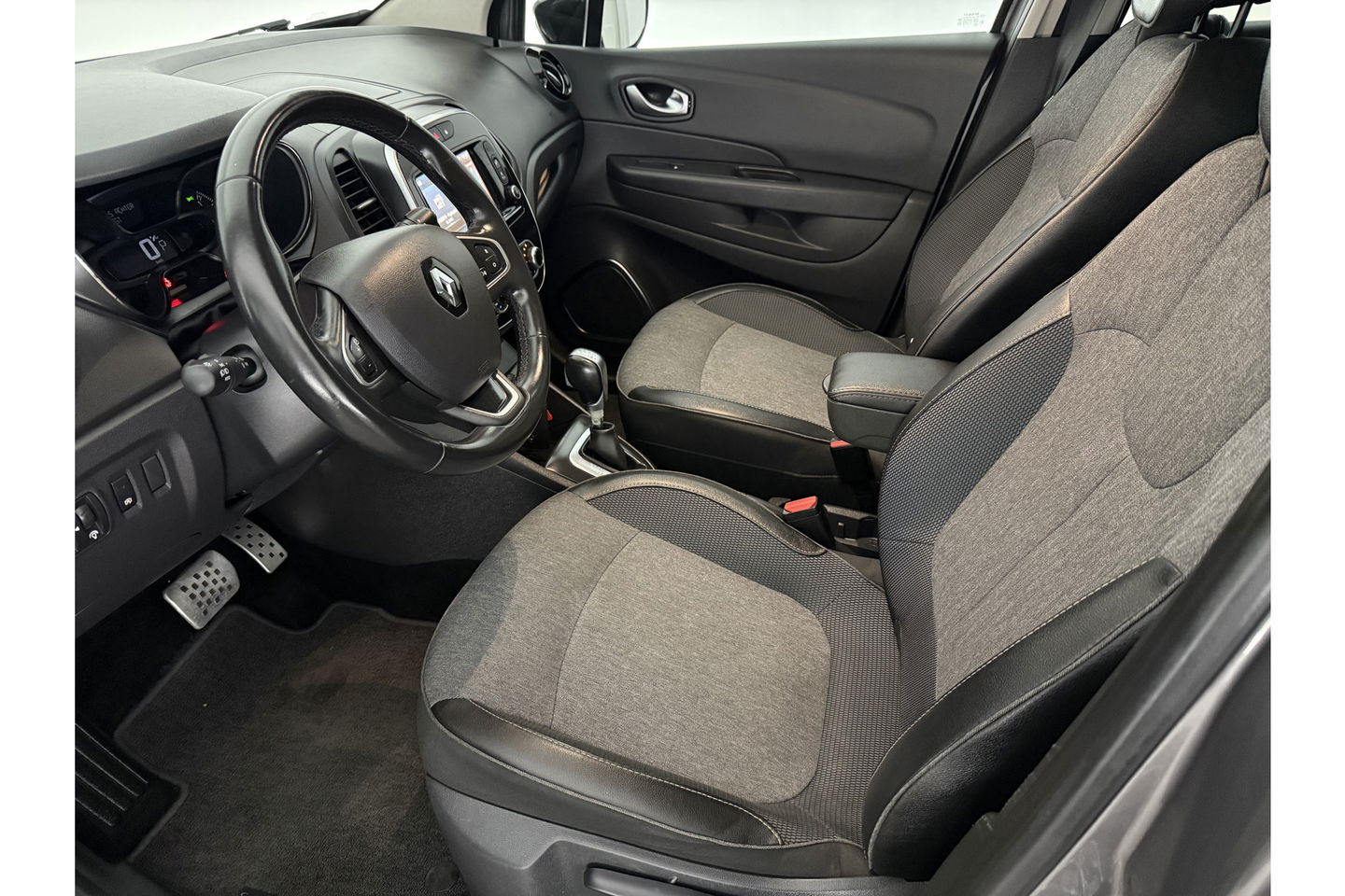 Renault Captur 1.3 TCe Intens 150PK Clima Camera Carplay LED Trekhaak Navigatie PDC 17"LMV