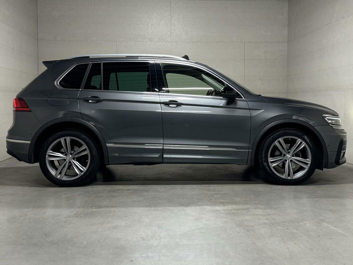 Volkswagen Tiguan 1.5 TSI ACT R-Line Pano HUD Virtual Trekh.