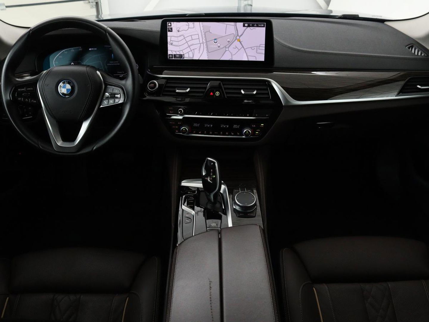 BMW 5 Serie 530e xDrive High Executive | Luxury Line | Panoramadak | Nappaleder | Stoelventilatie | Head-Up | Carplay | Live Cockpit | Adaptive LED | Stoelverwarming | Navigatie | PHEV