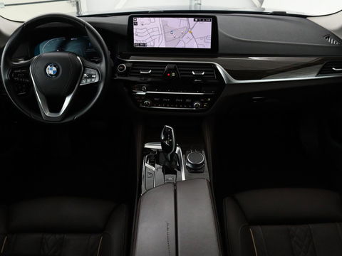 BMW 5 Serie 530e xDrive High Executive | Luxury Line | Panoramadak | Nappaleder | Stoelventilatie | Head-Up | Carplay | Live Cockpit | Adaptive LED | Stoelverwarming | Navigatie | PHEV