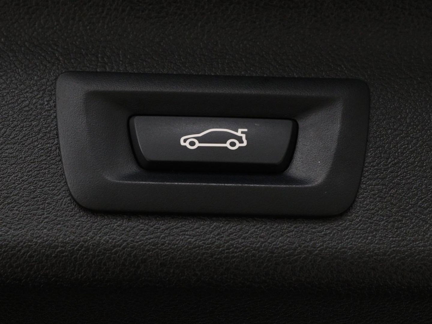 BMW 5 Serie 530e xDrive High Executive | Luxury Line | Panoramadak | Nappaleder | Stoelventilatie | Head-Up | Carplay | Live Cockpit | Adaptive LED | Stoelverwarming | Navigatie | PHEV