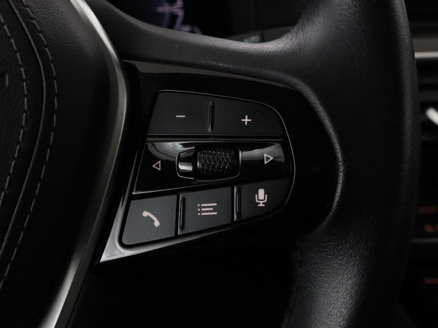 BMW 5 Serie 530e xDrive High Executive | Luxury Line | Panoramadak | Nappaleder | Stoelventilatie | Head-Up | Carplay | Live Cockpit | Adaptive LED | Stoelverwarming | Navigatie | PHEV