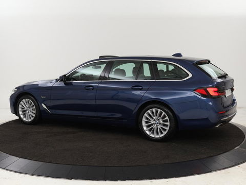 BMW 5 Serie 530e xDrive High Executive | Luxury Line | Panoramadak | Nappaleder | Stoelventilatie | Head-Up | Carplay | Live Cockpit | Adaptive LED | Stoelverwarming | Navigatie | PHEV