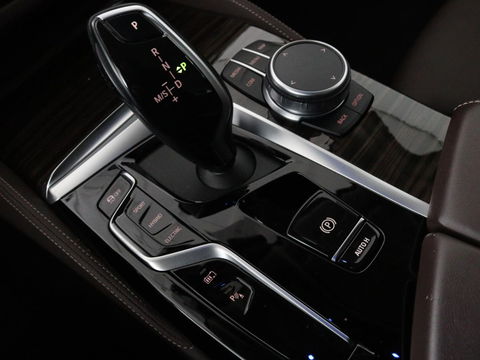 BMW 5 Serie 530e xDrive High Executive | Luxury Line | Panoramadak | Nappaleder | Stoelventilatie | Head-Up | Carplay | Live Cockpit | Adaptive LED | Stoelverwarming | Navigatie | PHEV