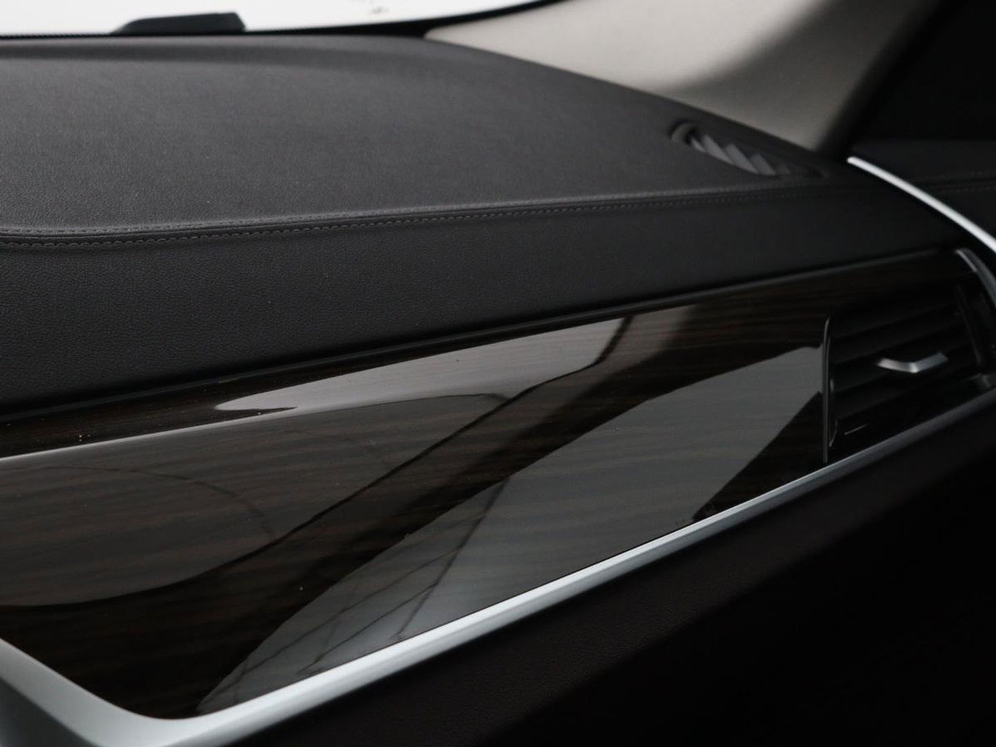 BMW 5 Serie 530e xDrive High Executive | Luxury Line | Panoramadak | Nappaleder | Stoelventilatie | Head-Up | Carplay | Live Cockpit | Adaptive LED | Stoelverwarming | Navigatie | PHEV