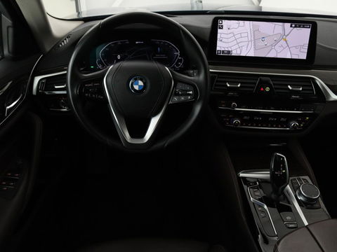 BMW 5 Serie 530e xDrive High Executive | Luxury Line | Panoramadak | Nappaleder | Stoelventilatie | Head-Up | Carplay | Live Cockpit | Adaptive LED | Stoelverwarming | Navigatie | PHEV