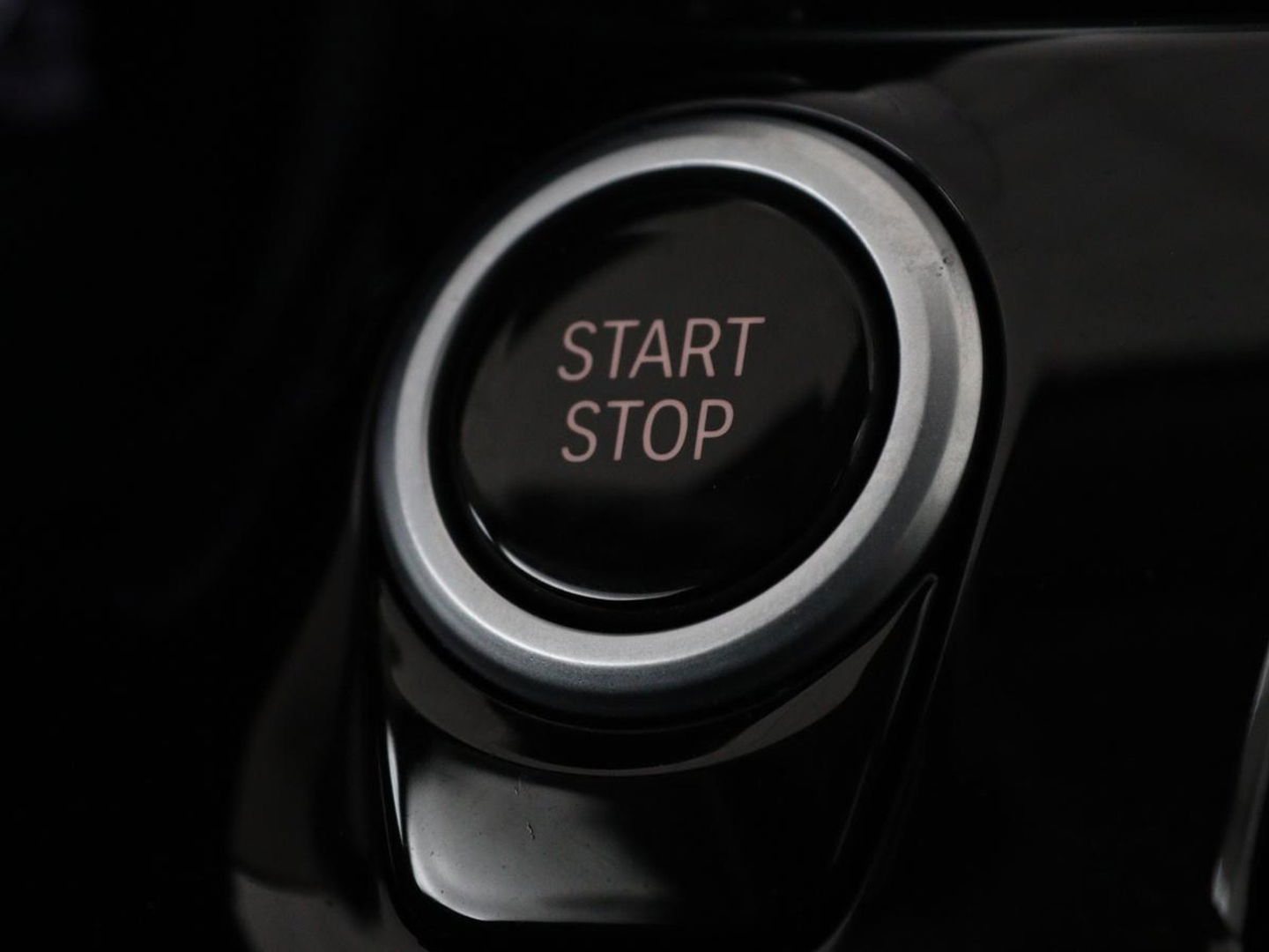 BMW 5 Serie 530e xDrive High Executive | Luxury Line | Panoramadak | Nappaleder | Stoelventilatie | Head-Up | Carplay | Live Cockpit | Adaptive LED | Stoelverwarming | Navigatie | PHEV
