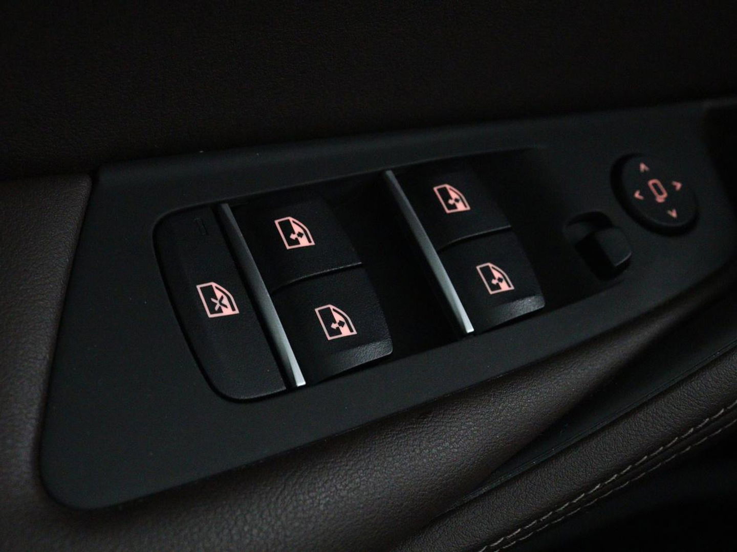 BMW 5 Serie 530e xDrive High Executive | Luxury Line | Panoramadak | Nappaleder | Stoelventilatie | Head-Up | Carplay | Live Cockpit | Adaptive LED | Stoelverwarming | Navigatie | PHEV