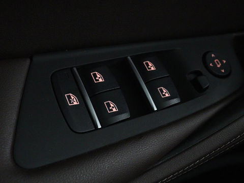 BMW 5 Serie 530e xDrive High Executive | Luxury Line | Panoramadak | Nappaleder | Stoelventilatie | Head-Up | Carplay | Live Cockpit | Adaptive LED | Stoelverwarming | Navigatie | PHEV