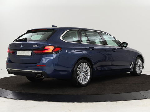 BMW 5 Serie 530e xDrive High Executive | Luxury Line | Panoramadak | Nappaleder | Stoelventilatie | Head-Up | Carplay | Live Cockpit | Adaptive LED | Stoelverwarming | Navigatie | PHEV
