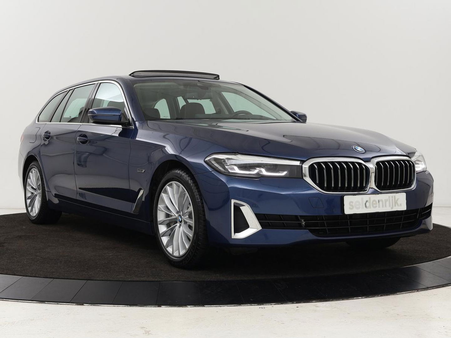 BMW 5 Serie 530e xDrive High Executive | Luxury Line | Panoramadak | Nappaleder | Stoelventilatie | Head-Up | Carplay | Live Cockpit | Adaptive LED | Stoelverwarming | Navigatie | PHEV