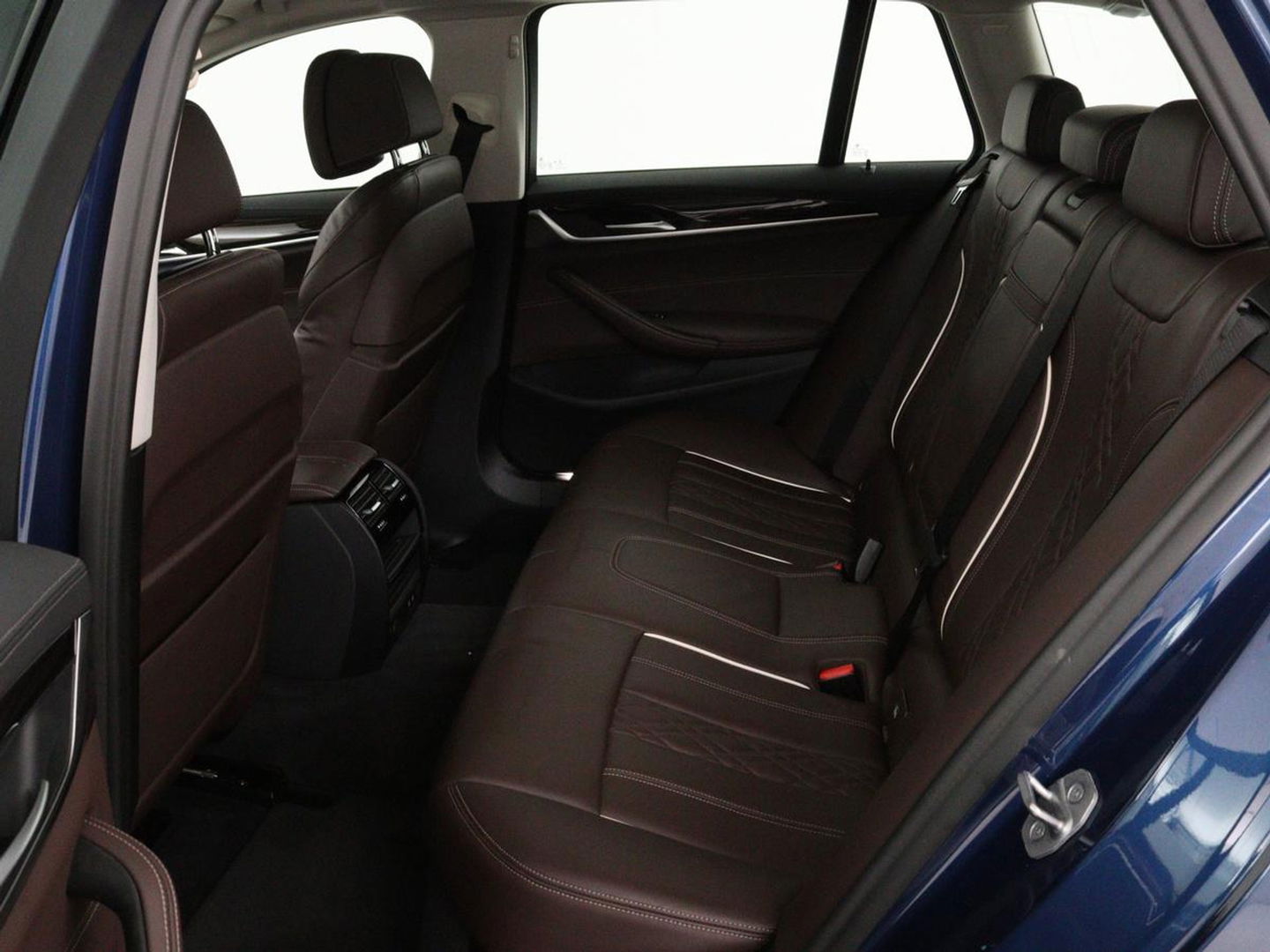 BMW 5 Serie 530e xDrive High Executive | Luxury Line | Panoramadak | Nappaleder | Stoelventilatie | Head-Up | Carplay | Live Cockpit | Adaptive LED | Stoelverwarming | Navigatie | PHEV