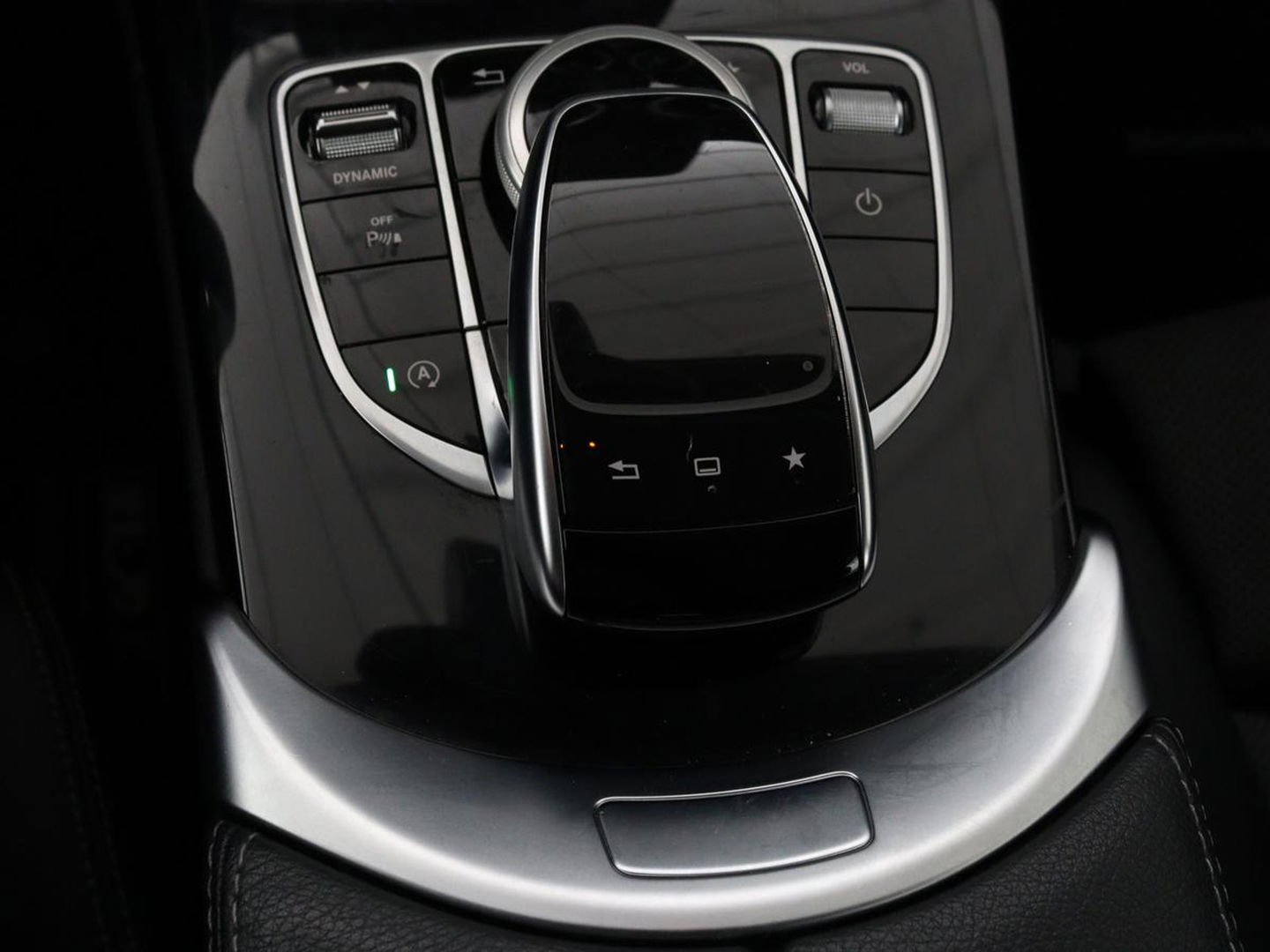 Mercedes-Benz C-Klasse 180 Avantgarde | Half leder | Adaptief LED | Trekhaak | Navigatie | Climate control | Park Assist | Cruise control | Bluetooth
