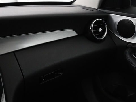Mercedes-Benz C-Klasse 180 Avantgarde | Half leder | Adaptief LED | Trekhaak | Navigatie | Climate control | Park Assist | Cruise control | Bluetooth