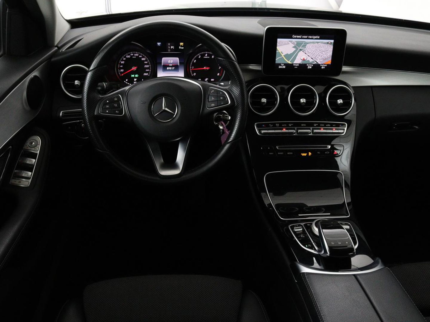 Mercedes-Benz C-Klasse 180 Avantgarde | Half leder | Adaptief LED | Trekhaak | Navigatie | Climate control | Park Assist | Cruise control | Bluetooth