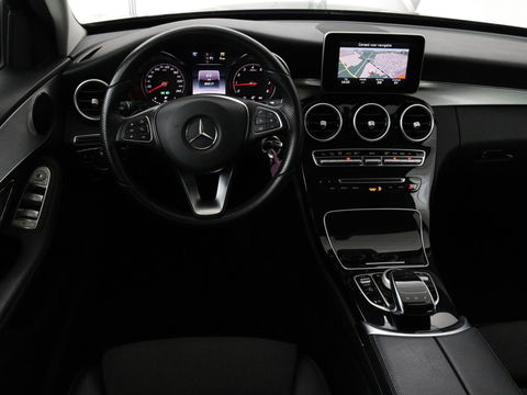 Mercedes-Benz C-Klasse 180 Avantgarde | Half leder | Adaptief LED | Trekhaak | Navigatie | Climate control | Park Assist | Cruise control | Bluetooth